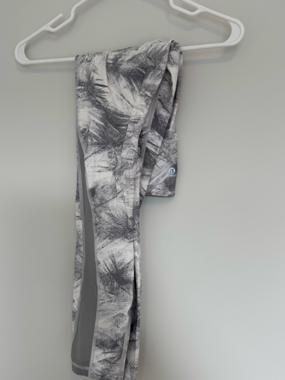 Lululemon Train Times 7/8 Pant *25"
Breeze By White Light Cast